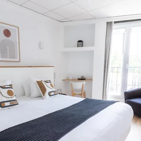 Porte Mars - Gare Centre Arena ホテル 3*