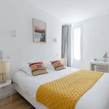 Porte Mars - Gare Centre Arena ホテル